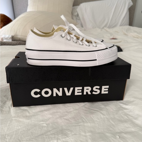 Converse Women's White Platform Sneakers - NEW - NEVER BEEN WORN - Picture 2 of 6